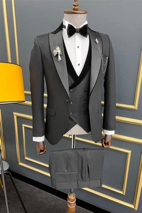 Barret Dark Gray Peaked Lapel Three Pieces Bespoke Prom Suits