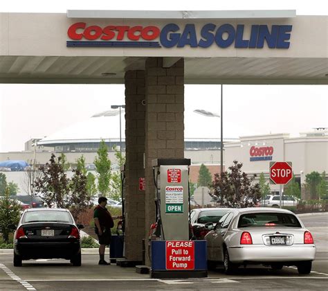 What's the Cheapest Day to Buy Gas? Studies Explained