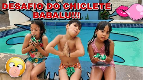 DESAFIO DO CHICLETE NA PISCINA Jogamos Uma Caixa De Chiclete Na