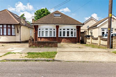 Stanley Road North Rainham Essex Rm13 4 Bedroom Detached Bungalow