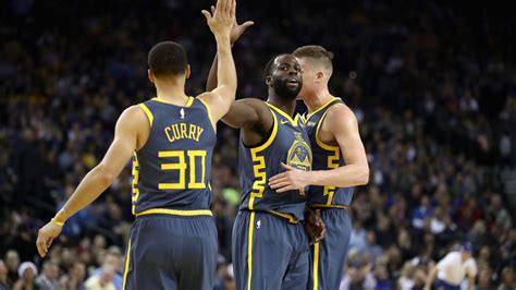 Stephen Curry offre une victoire sur le buzzer à Golden State contre