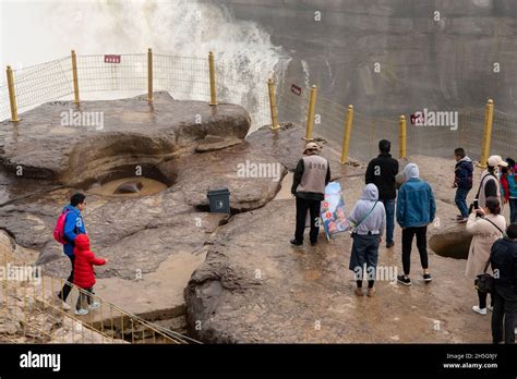 La Cascade De Hukou Dans La Province De Shaanxi Est La Plus Grande