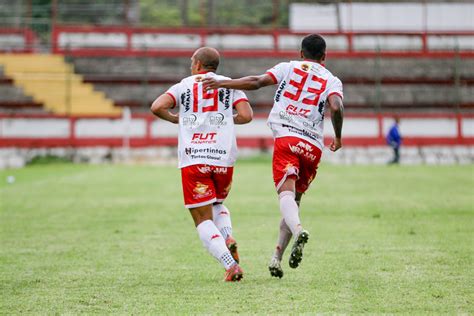 Bangu Atlético Clube Bangu luta muito mas não consegue superar o Nova