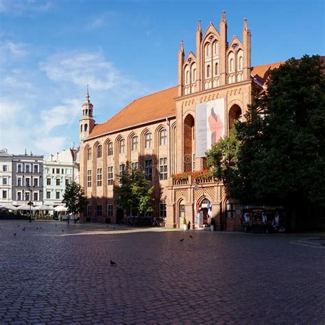 Vistas A La Plaza Rynek Staromiejski En El Centro De Torun Con El Museo