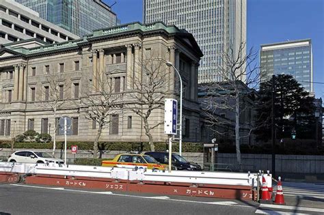 写真・図版（1枚目） 「ここはヨーロッパ？」と見紛うほどに美しい東京 54年前の日銀本店と都電のシンクロ Aera Dot アエラドット