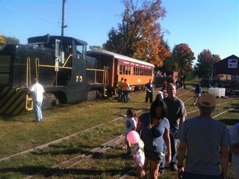 Take This Fall Foliage Train Ride Through Michigan For A One-Of-A-Kind Experience | Train rides ...