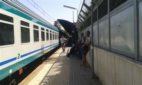 Linea Ferroviaria In Tilt Per Un Guasto Elettrico Disagi Per I