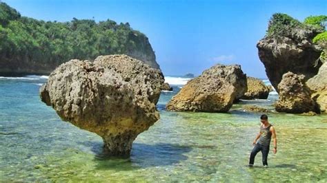 Pantai Watu Leter Di Malang Surga Tersembunyi Di Jawa Timur Pikiran