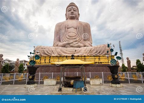 La Gran Estatua De Buda En Bodhgaya La India Imagen De Archivo