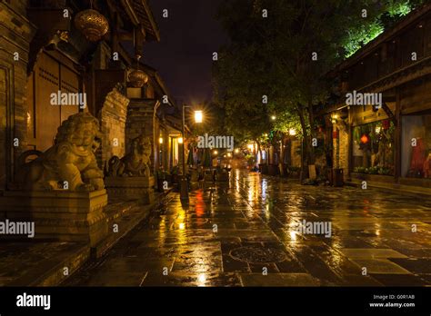 Night view of Kuanzhai Alley in Chengdu, Sichuan Province, China Stock ...