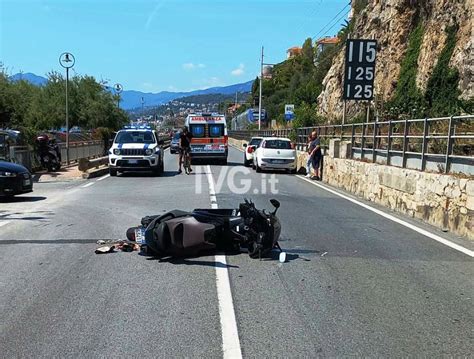 Borgio Verezzi Scontro Auto Scooter Sull Aurelia 64enne In Ospedale