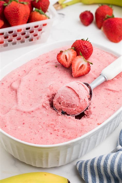 Strawberry Banana Frozen Yogurt 5 Ingredients