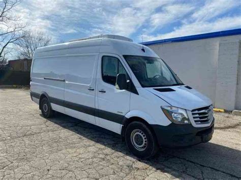 Freightliner SPRINTER 2500 (2015) : Van / Box Trucks