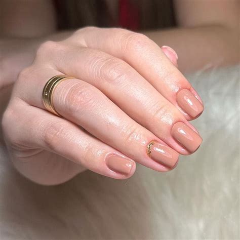 Qual o seu estilo de unha nude favorito Inspire se as últimas tendências Ella s Magazine