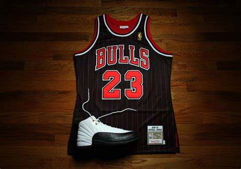 Detailed Look At Michael Jordan S Black Pinstripe Jersey By