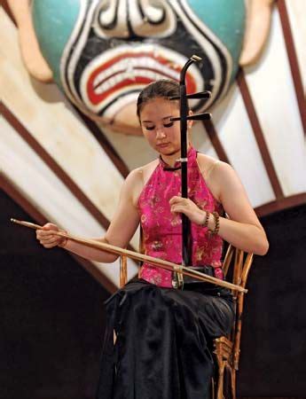 Erhu | Chinese, 2-string, bowed | Britannica