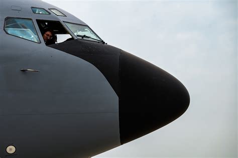 Wolf Pack Conducts First Ever KC Hot Pit Refueling At Kunsan