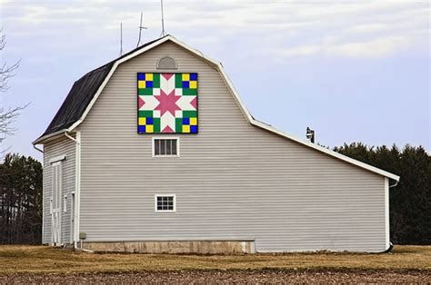 A Brief History of American Barn Quilts