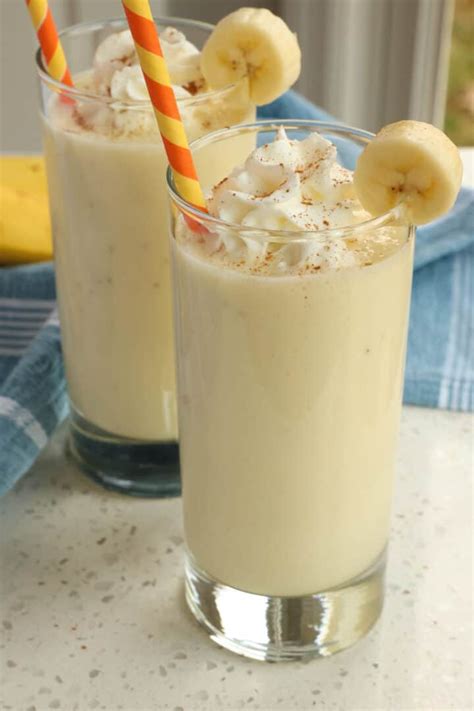 Easy and Quick Banana Smoothie | Small Town Woman