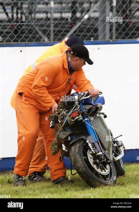 Track Marshalls Remove The Bike Of France S Sebastien Gimbert After He