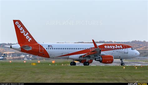 Oe Iju Easyjet Europe Airbus A At Krak W John Paul Ii Intl