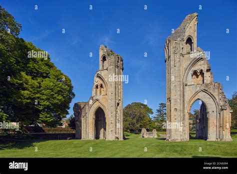 Church ruins england hi-res stock photography and images - Alamy