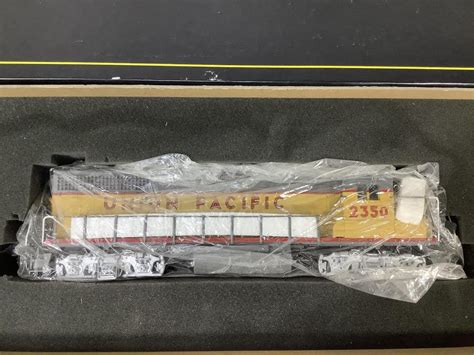 Lot Weaver Models Train Gp38 2 Diesel Loco And 6 Cars