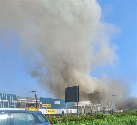 Desenzano Incendio Al Centro Commerciale Le Vele Quibrescia