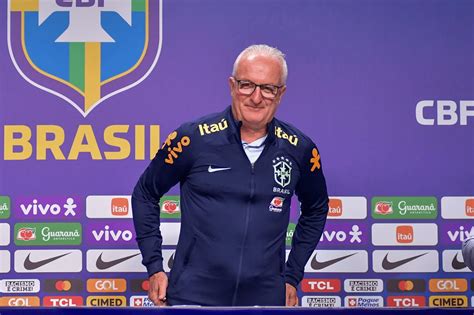 Saiu chutado do Cruzeiro e agora foi convocado pra Seleção por Dorival