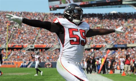 Falcons linebacker De’Vondre Campbell gets a new agent