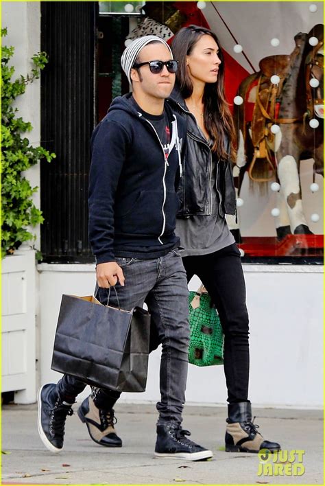 Ashlee Simpson Bikini Babe In Hawaii Photo Ashlee Simpson Bikini Bronx Wentz