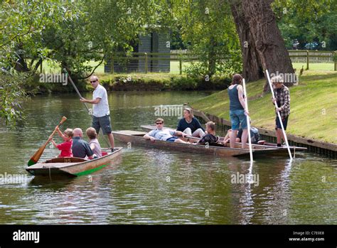 Punting on the Cherwell at Oxford 2 Stock Photo - Alamy