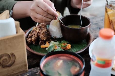 Top Rekomendasi Tempat Makan Siang Di Semarang Dengan Menu Favorit