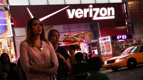 Verizon's giving free phones to customers still using its 3G network