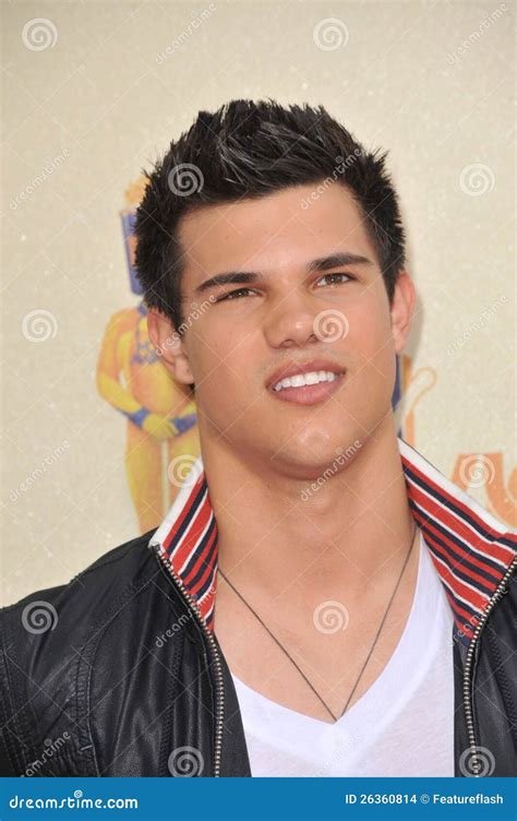 Taylor Lautner image stock éditorial. Image du paul, universel - 26360814