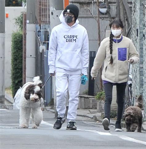 フォトギャラリー1枚目 木村拓哉 鮮烈デビューの長女・cocomiと仲良く愛犬の散歩へ Fridayデジタル 芸能人 プライベート