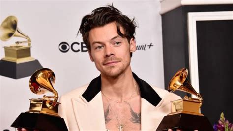 Harry Styles Arriva La Sua Biografia Illustrata Radio Monte Carlo