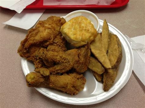 Best. Chicken. Ever. - Review of Lee's Famous Recipe Chicken, Sandusky ...