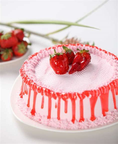 Strawberry Blast Cake At Rs 780 Piece Strawberry Cake In Thrissur