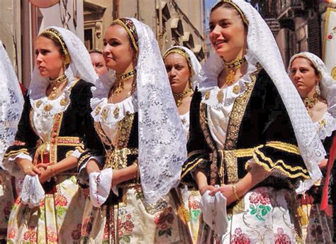 Traditional Costumes Sardinia Italia Italian Traditional Dress