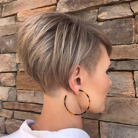 Undercut Asymmetrical Stacked Bob Jelitaf