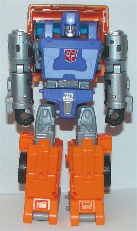 Blog #2050: Toy Review: Transformers: Kingdom: Deluxe Class Huffer | lmb3.net