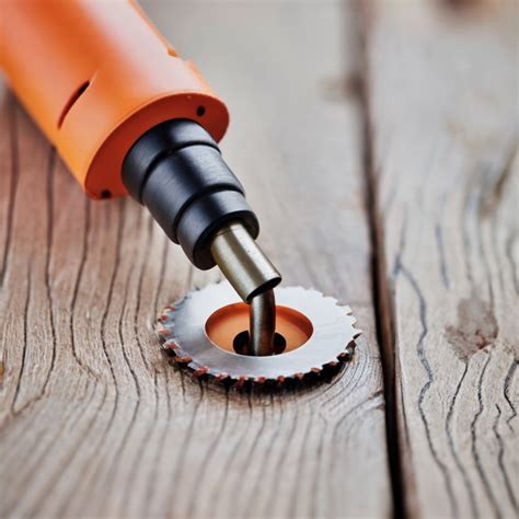 Adjustable Hole Saw for Wood - Woody Geek