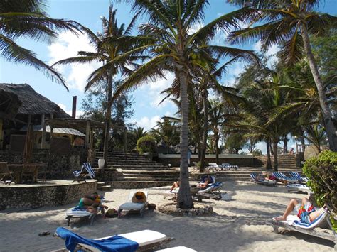 MAPANGO AQUARIUS BEACH RESORT 4 Watamu Kenya MHONLINE