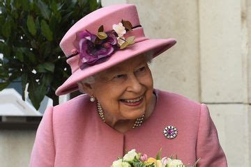 Berita Warna Baju Yang Pantang Dipakai Ratu Elizabeth Ii Terbaru Hari