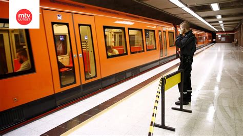 Helsingissä harvinainen tapaus Sama vika pysähdytti kaksi metrojunaa