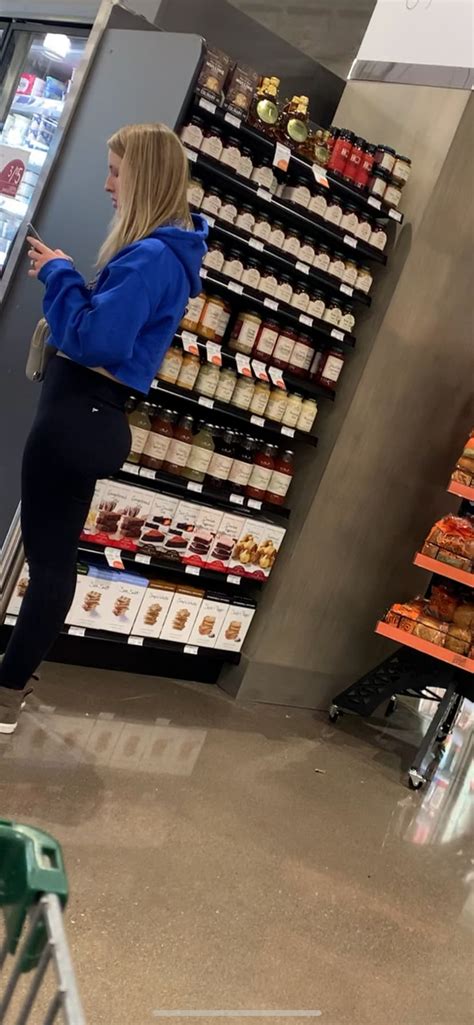 BLONDE AMAZING ASS Spandex Leggings Yoga Pants Forum