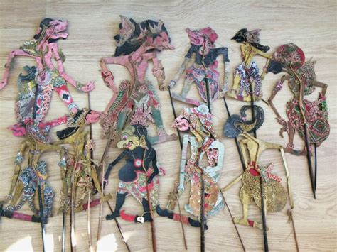 Een Grote Collectie Van 46 Wayang Kulit Poppen Java Catawiki