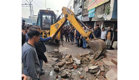 Several Structures Hoardings Removed During Anti Encroachment Drive In