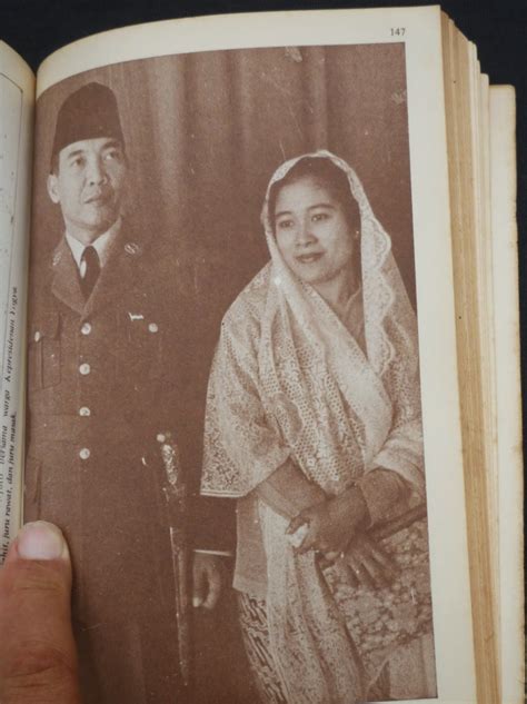 Koleksi Tempo Doeloe Otobiography Fatmawati Soekarno Dengan Ratusan